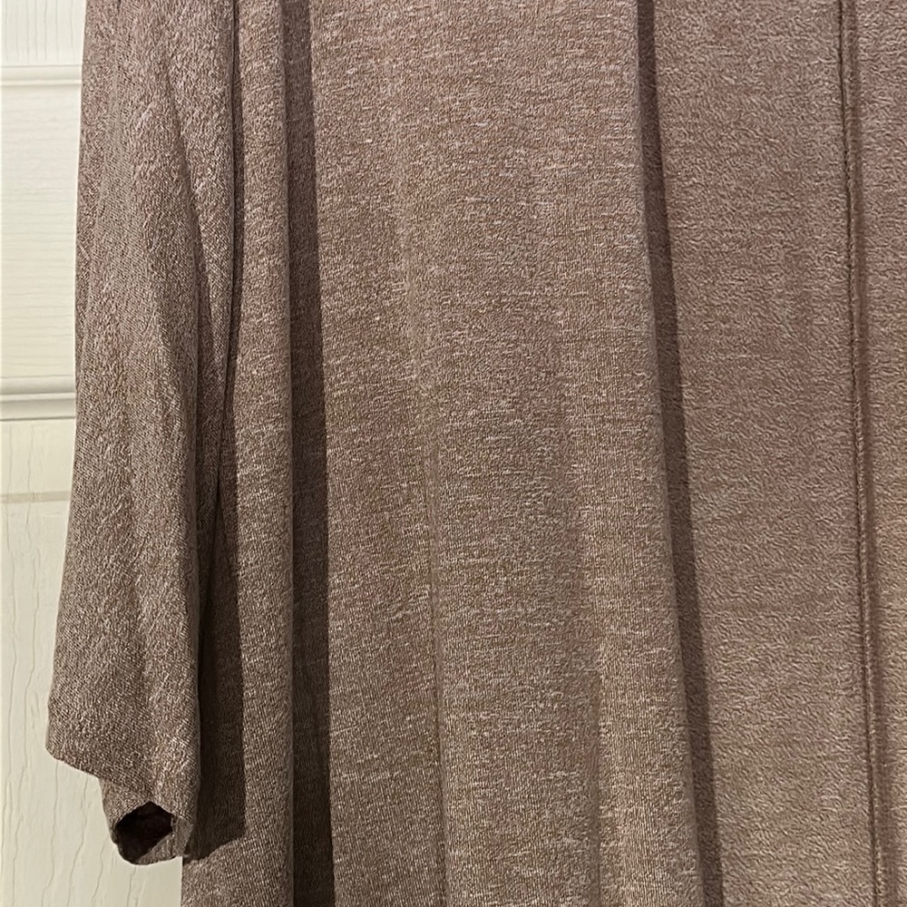 Kimono Size L NWT LulaRoe BATCH SIZING. WILL FIT UP TO A 3XL Lindsay L-3XL - Picture 4 of 8